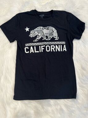 Leisure Lounge Men's California Aztec Bear Graphic T-Shirt Black Small